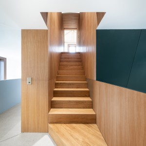 Treppenaufgang OG (Wohnhaus/I.S.R.)