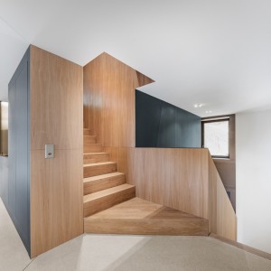 Treppenaufgang OG (Wohnhaus/I.S.R.)